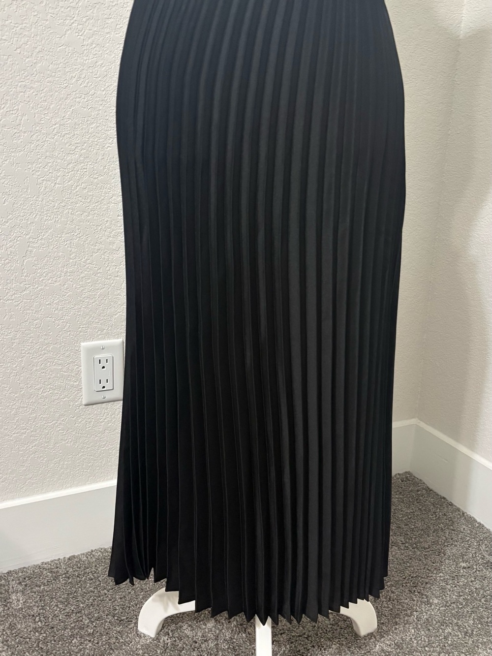 Banana Republic Black Pleated Maxi Skirt - Timeless Women's Skirt